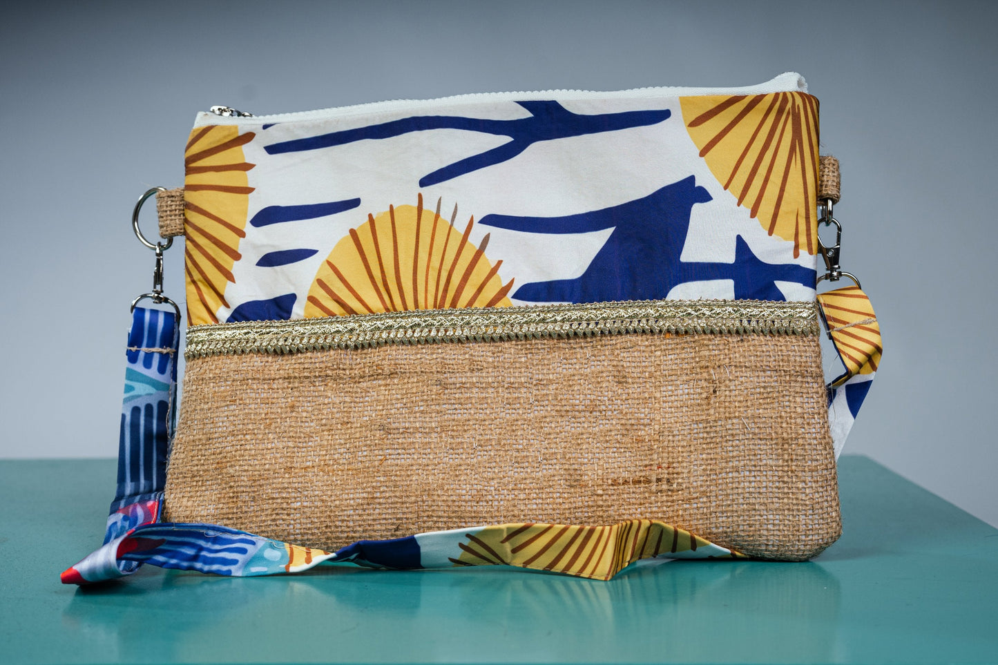 🎁 dancing melodies clutch (Discount)